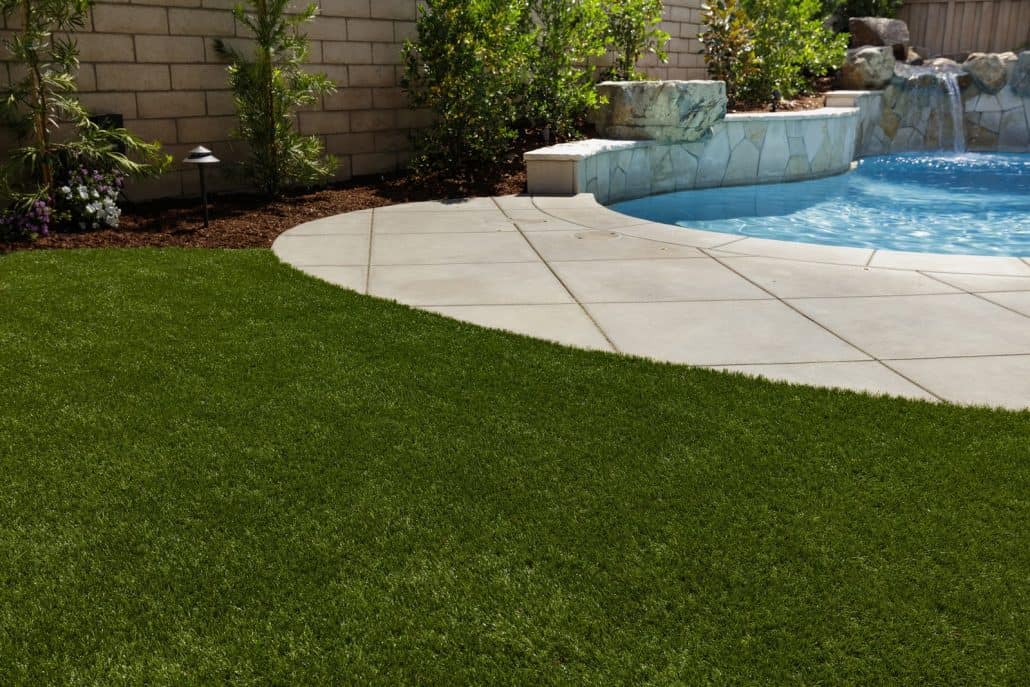 Natural Grass vs Artificial Grass Around Your Pool